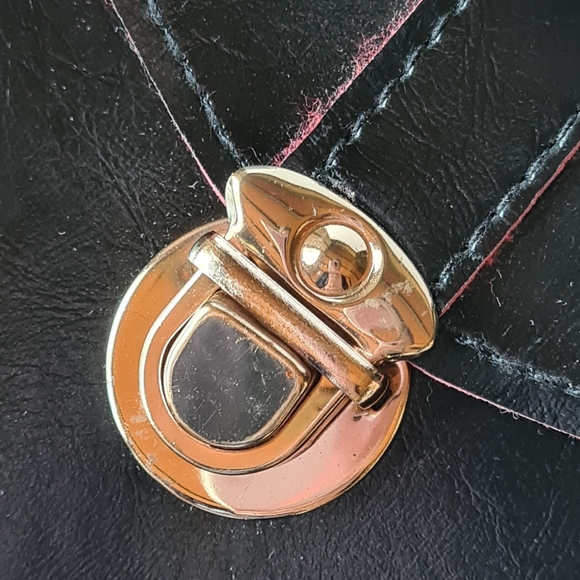 VINTAGE Black Faux Leather Red Felt Crossbody Hip Bag - Picture 6 of 11